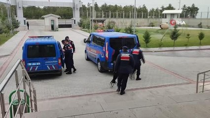 Evlerin kapılarını çalarak hem dilenen hem de evlerden hırsızlık yapan 2 kadın JASAT'tan kaçamadı