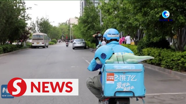 How a deliveryman keeps residents supplied amid pandemic in Beijing
