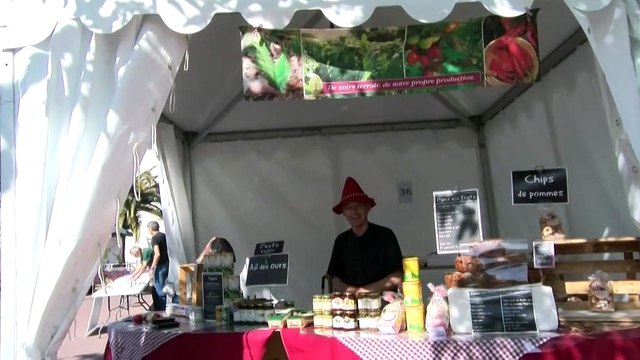 André et son stand Les produits de la vie nous présentent des produits 100% végan