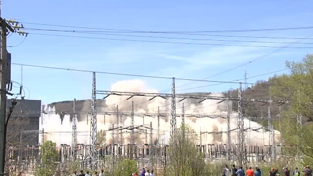 La Robla se despide de su central térmica, motor económico y viacrucis medioambiental