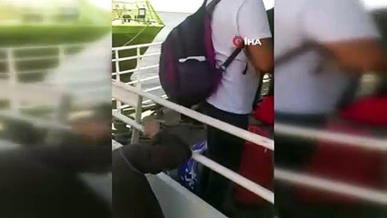 Feribotta büyük panik! İskelede görevli personel denize atladı