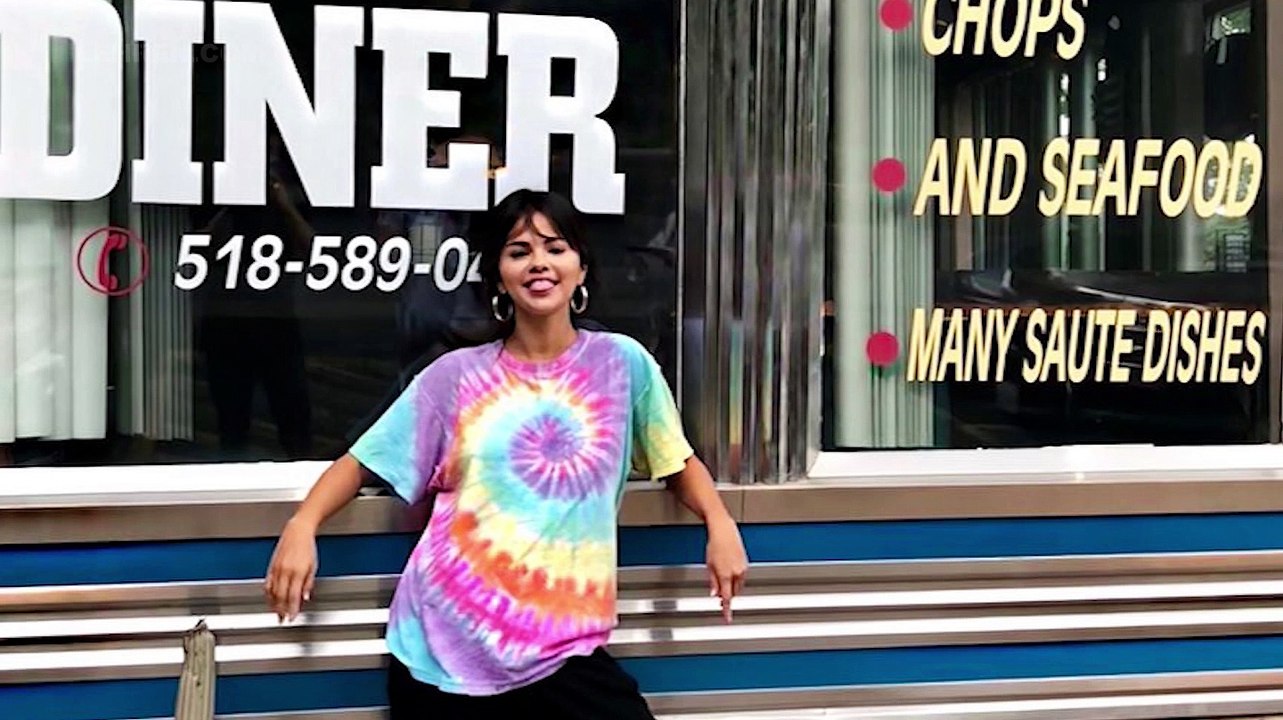 Selena Gomez To Make SNL Hosting Debut With Rap...