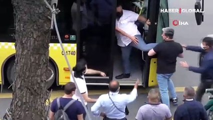 İETT şoförü ile yolcu birbirine girdi: Dehşet anları kameraya yansıdı