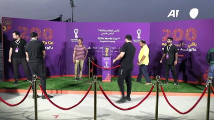 طوابير من العمال الأجانب في قطر لالقاء نظرة على كأس العالم