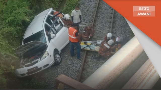 Kemalangan | Kereta jatuh atas landasan kereta api