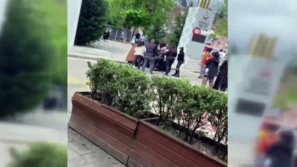 Hastane önünde dört kuzen birbirine girdi