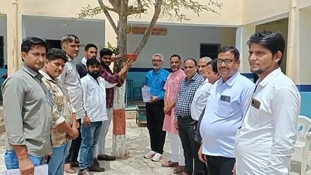 VIDEO : शिक्षा विभाग के संयुक्त निदेशक ने स्कूलों का किया औचक निरीक्षण, पक्षियों के लिए बांधे परिंडे