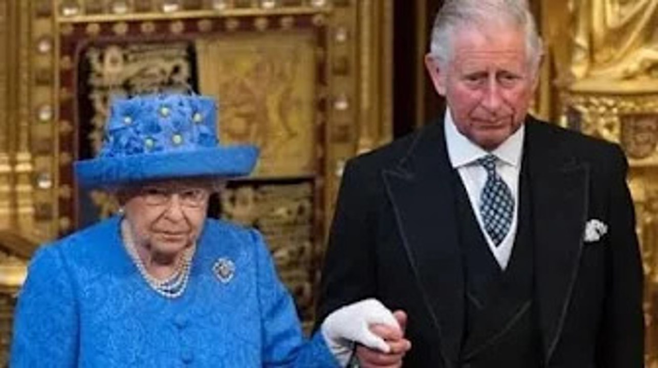 Row au cœur de la famille royale alors que les conseillers de la reine sont relégués à la «pièce maî