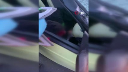 Seyir halindeki tırla çarpışan otomobilin sürücüsü araca sıkıştı