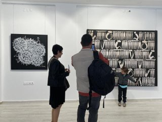 "Anlamsızlıkta Yolculuk" adlı sergi sanatseverlerle buluştu