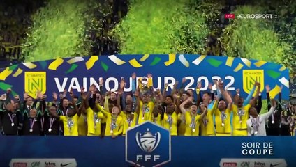 Une coupe, pour un bonheur absolu : La remise du trophée aux Nantais