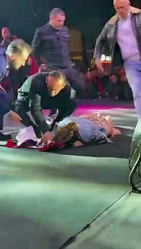 Sahnede düşen Gülben Ergen hastaneye kaldırıldı, konser sonlandırıldı