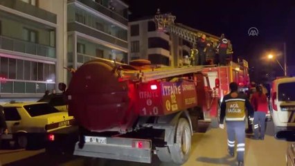 Son dakika! Bir evde çıkan yangında 5 kişi dumandan etkilendi