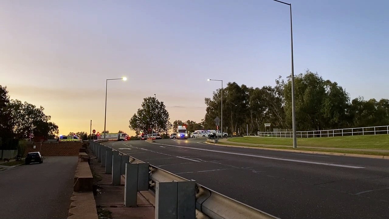 Police operation closes Wagga's Wiradjuri Bridg...