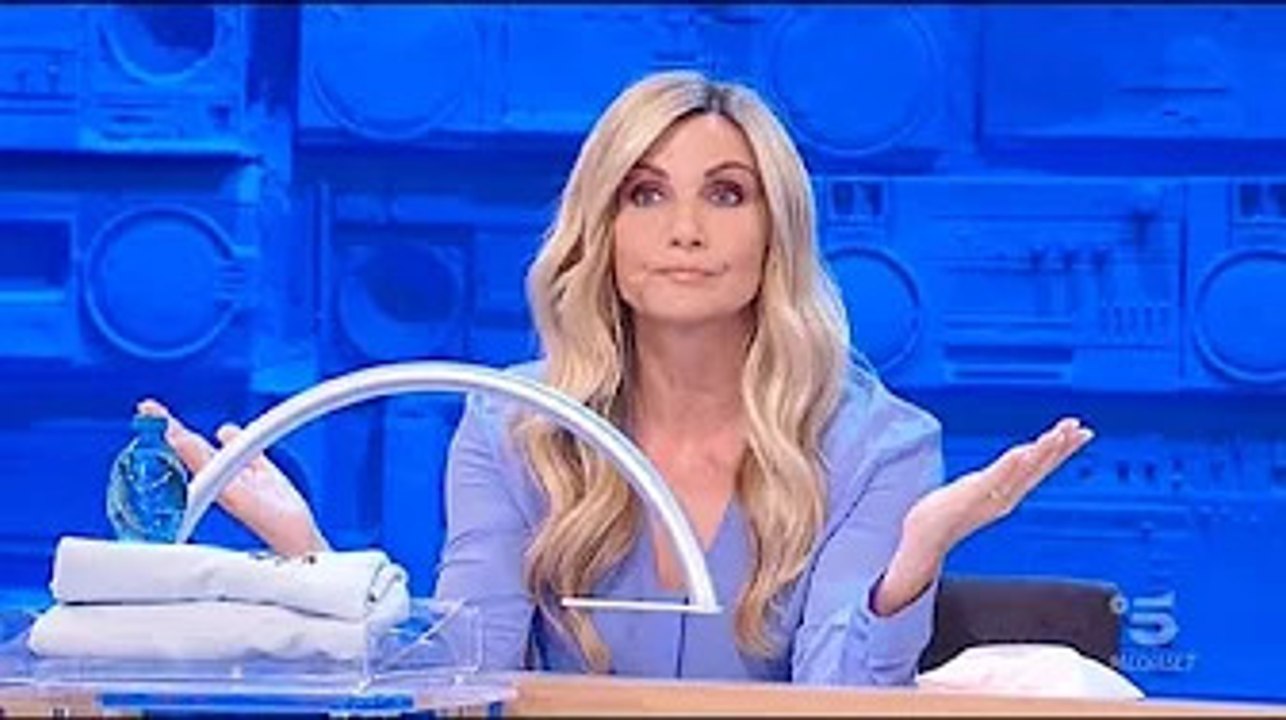 Lorella Cuccarini svela un retroscena su Amici e Maria De Filippi All'inizio sono rimasta un po' s