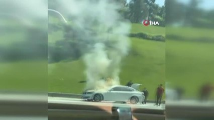 TEM Otoyolu'nda araç alevlere teslim oldu