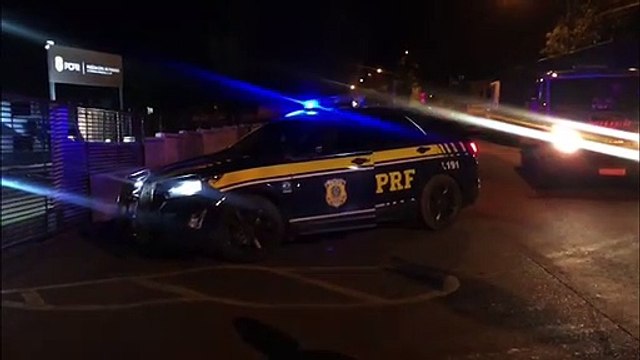 Dois detidos são levados até a delegacia após serem abordados com maconha na BR-277