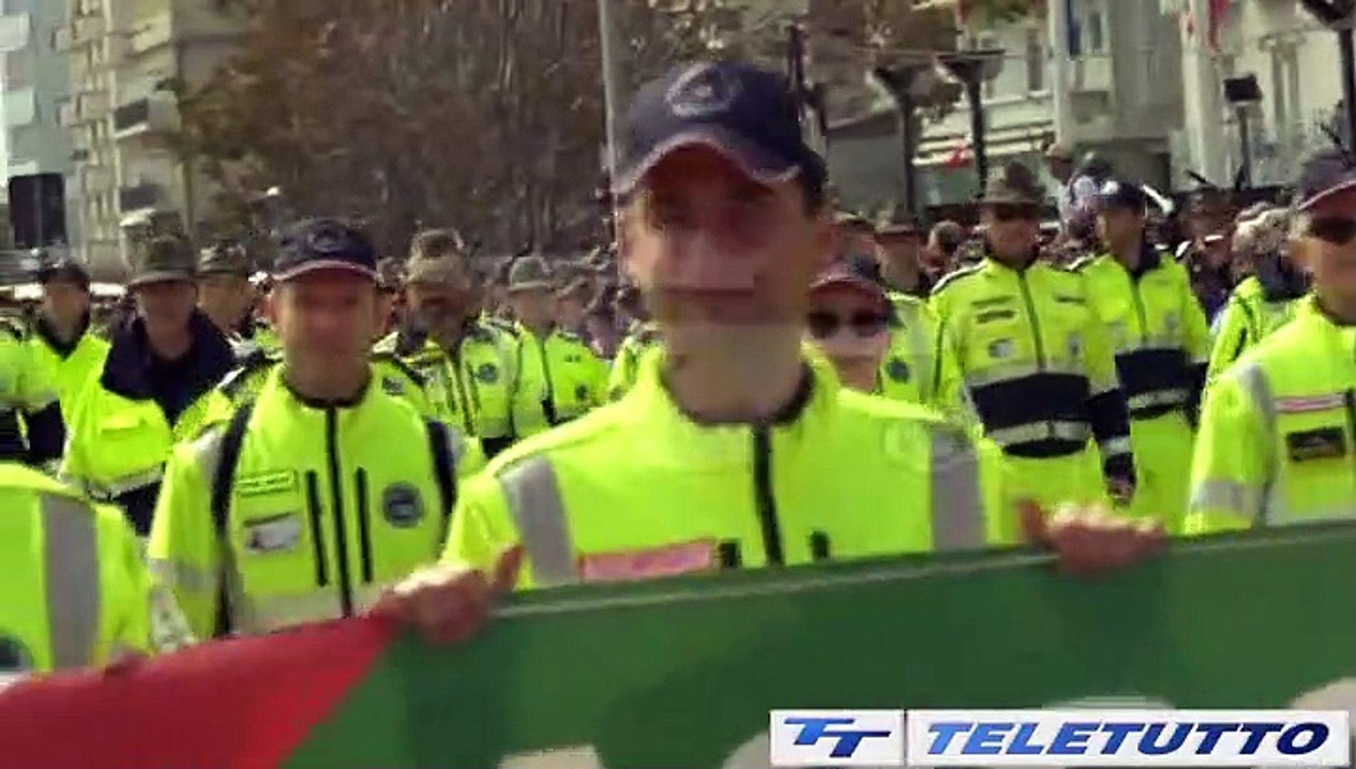 Video News - ALPINI, LA SFILATA