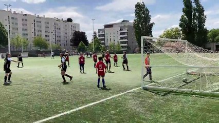 Un coup-franc bien suivi