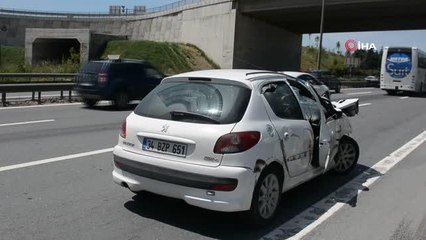 Otomobil, otobüs ile tırın arasında sıkıştı: 3 yaralı