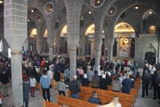DİYARBAKIR - Restore edilerek açılan Surp Giragos Ermeni Kilisesi'nde 7 yıl sonra ilk ayin (2)