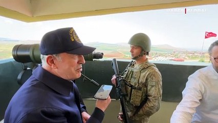 Bakan Akar’dan Mehmetçiğin annesine sürpriz Anneler Günü kutlaması