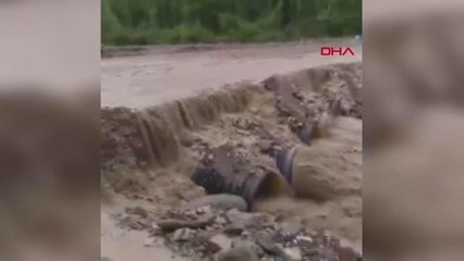 TÜRKELİ'DE DERE TAŞTI; KÖPRÜ SU ALTINDA KALDI