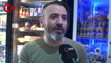 Hırsızın fotoğrafını dükkanın camına astı