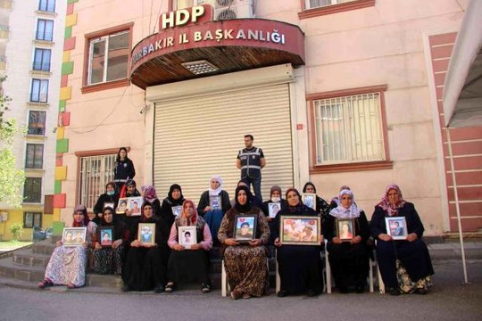 Evlat nöbetindeki aileler HDP'nin kapatılmasını istiyor