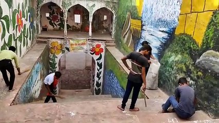 श्रमदान में हाथ बढ़े तो चमकी प्राचीन बावड़ी