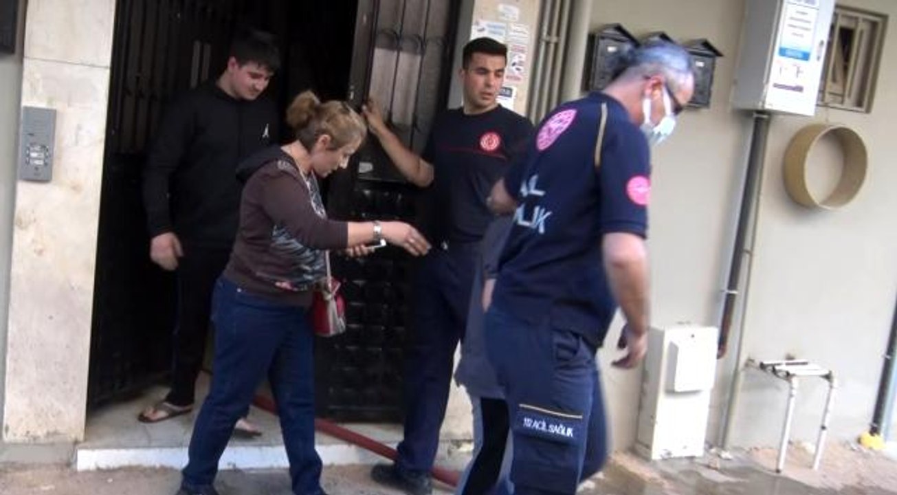 Yangına evde yalnız yakalanan iki kardeş büyük...