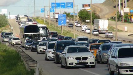 'KİLİT KAVŞAK'TA TRAFİK YOĞUNLUĞU DEVAM EDİYOR