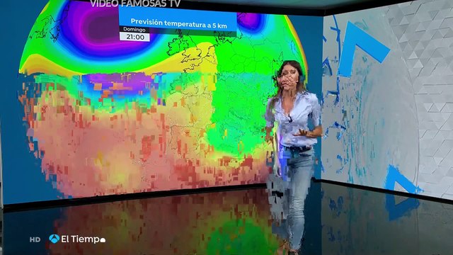 HIMAR GONZALEZ, CAMISA ESCOTADA Y VAQUEROS AJUSTADOS