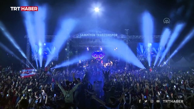 Trabzonspor'un şampiyonluk coşkusu: Binlerce taraftar Yenikapı'ya akın etti