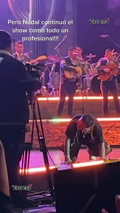 A Nodal se doblo el tacón en el escenario y se lesionó el tobillo
