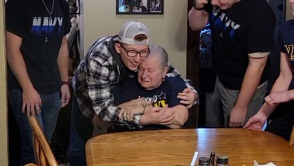 Grandma Photobombed By Returning Navy Grandson | Happily TV