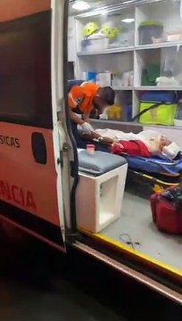 “Live“ Dos personas lesionadas tras el choque entre un automóvil y una motocicleta sobre carretera a Saltillo