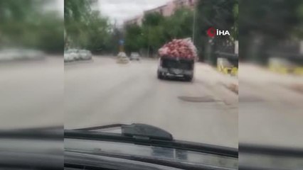 Başkent'te çirkin manzara... Kilolarca et kamyonet kasasında hiç bir önlem alınmadan taşındı