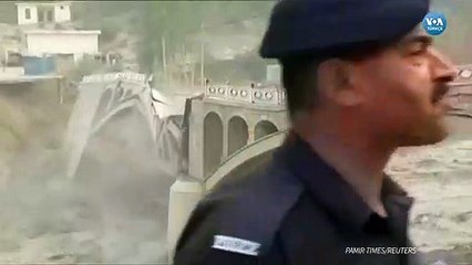 Pakistan'da taşan göl köprüyü böyle yıktı