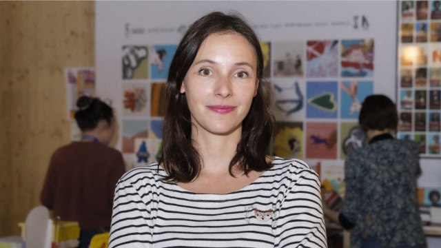 GALA VIDEO - “Envie de vous secouer” : Lolita Séchan, la fille de Renaud, s’attaque à Emmanuel Macron