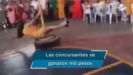 Alcalde de Ajuchitlán festeja a las mamás con... ¿concurso de table dance?
