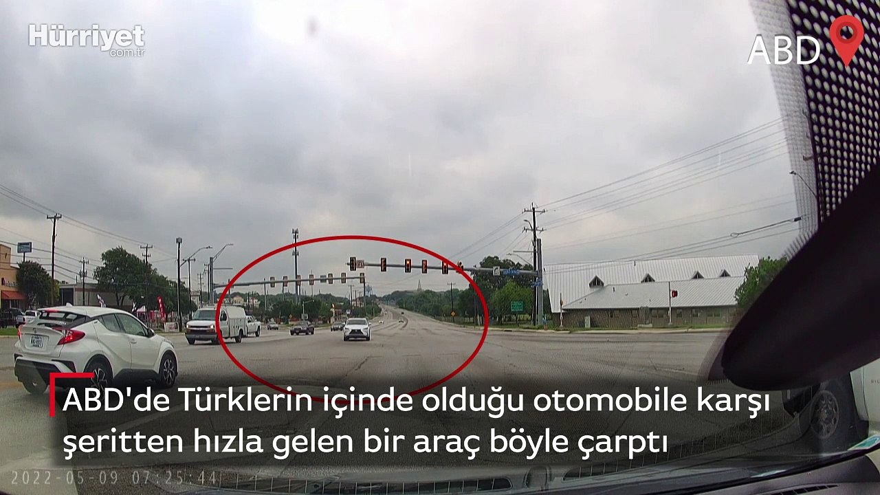 ABD'de Türklerin içinde olduğu otomobile karşı şeritten hızla gelen bir araç böyle çarptı