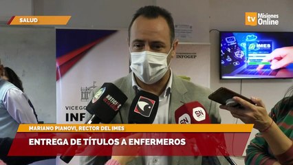 Entregaron de títulos a enfermeros