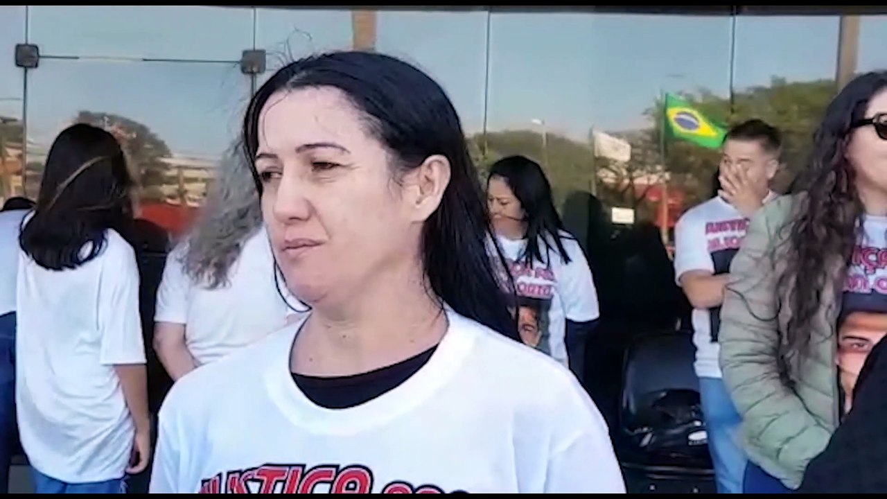 Audiência de Ailson Augusto Ortiz: familiares fazem manifestação em frente ao Fórum de Cascavel