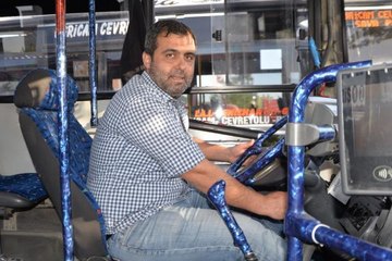 OTOBÜSTE FENALAŞAN YOLCUYU HASTANENİN ACİL SERVİSİNE YETİŞTİRDİ