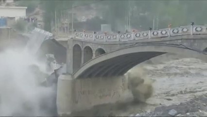 El deshielo del glaciar Shisper se lleva por delante un puente en Pakistán