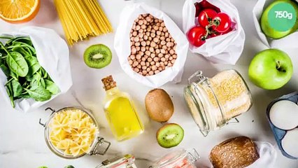 Penne rigate aux dés de rôti de porc braisés et tomates cerises