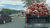 Ankara'nın ortasında akılalmaz görüntüler! Kilolarca eti, açık kamyon arkasında taşıdılar