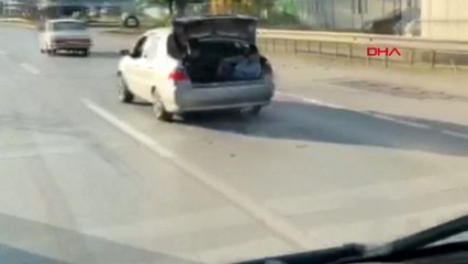 Otomobil bagajında yolculuk kamerada