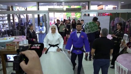 Siyah kuşaklı gelin, damadı yerden yere vurdu